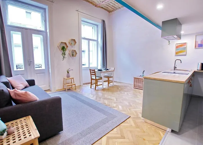 Awesome Downtown W Balcony & Free Private Parking