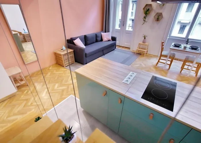 Awesome Downtown W Balcony & Free Private Parking * Budapesta
