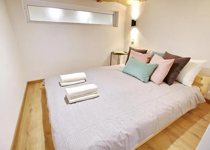 Awesome Downtown W Balcony & Free Private Parking Apartament Budapesta