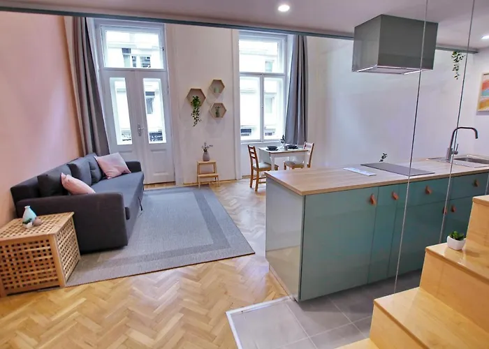Awesome Downtown W Balcony & Free Private Parking Apartment Budapest