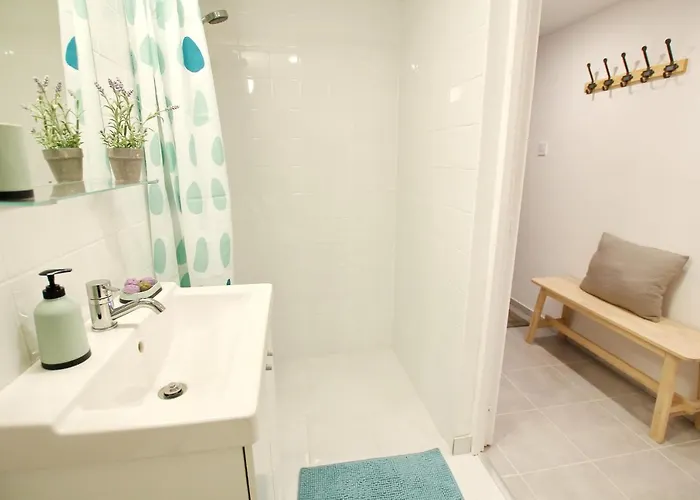 Awesome Downtown W Balcony & Free Private Parking * Budapest