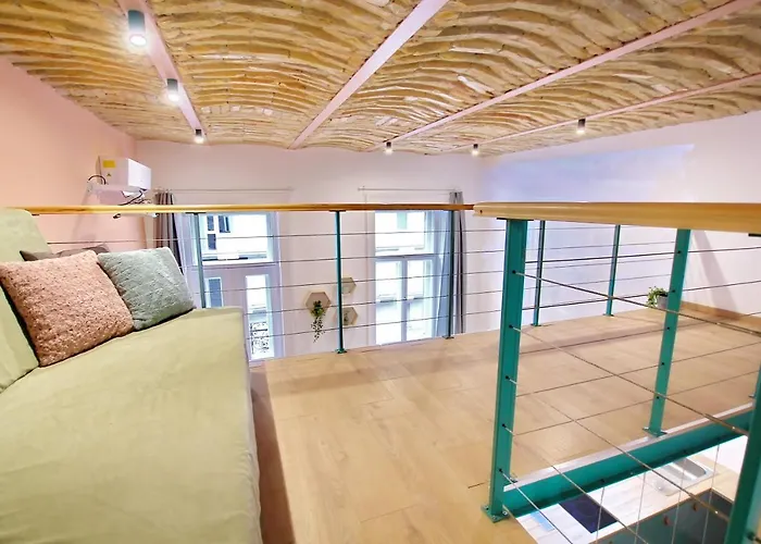 Awesome Downtown W Balcony & Free Private Parking Apartment Budapest