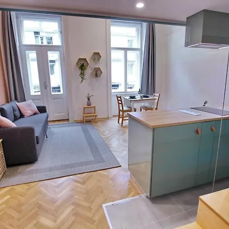 Awesome Downtown W Balcony & Free Private Parking Apartamento Budapeste