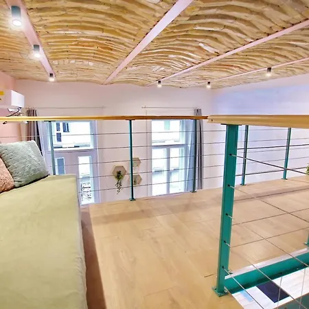 Awesome Downtown W Balcony & Free Private Parking 아파트 부다페스트