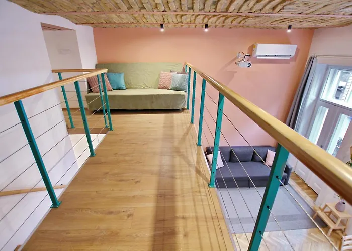 Awesome Downtown W Balcony & Free Private Parking 부다페스트