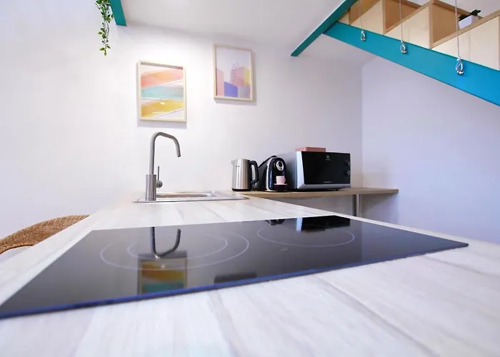 Awesome Downtown W Balcony & Free Private Parking *